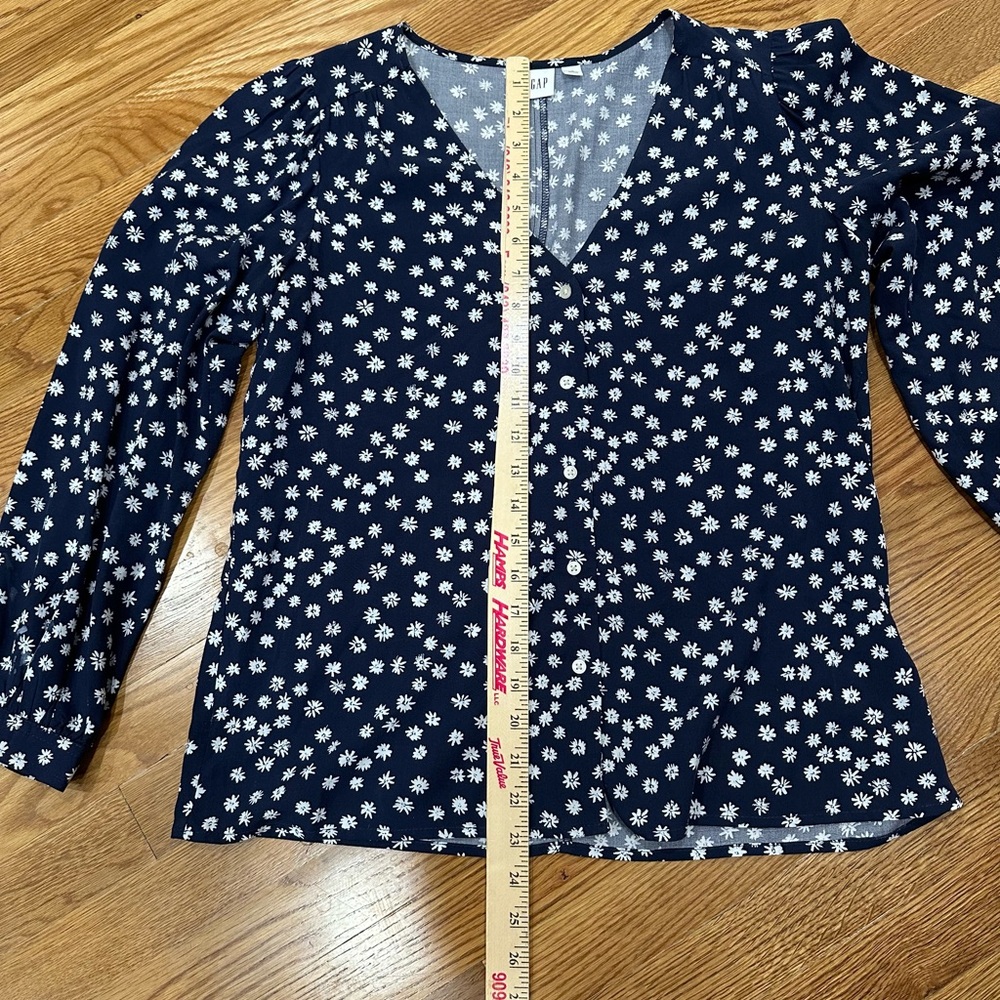 Gap. Small. - Picture 6 of 10